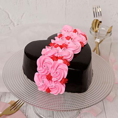 Roses On Heart Designer Cake